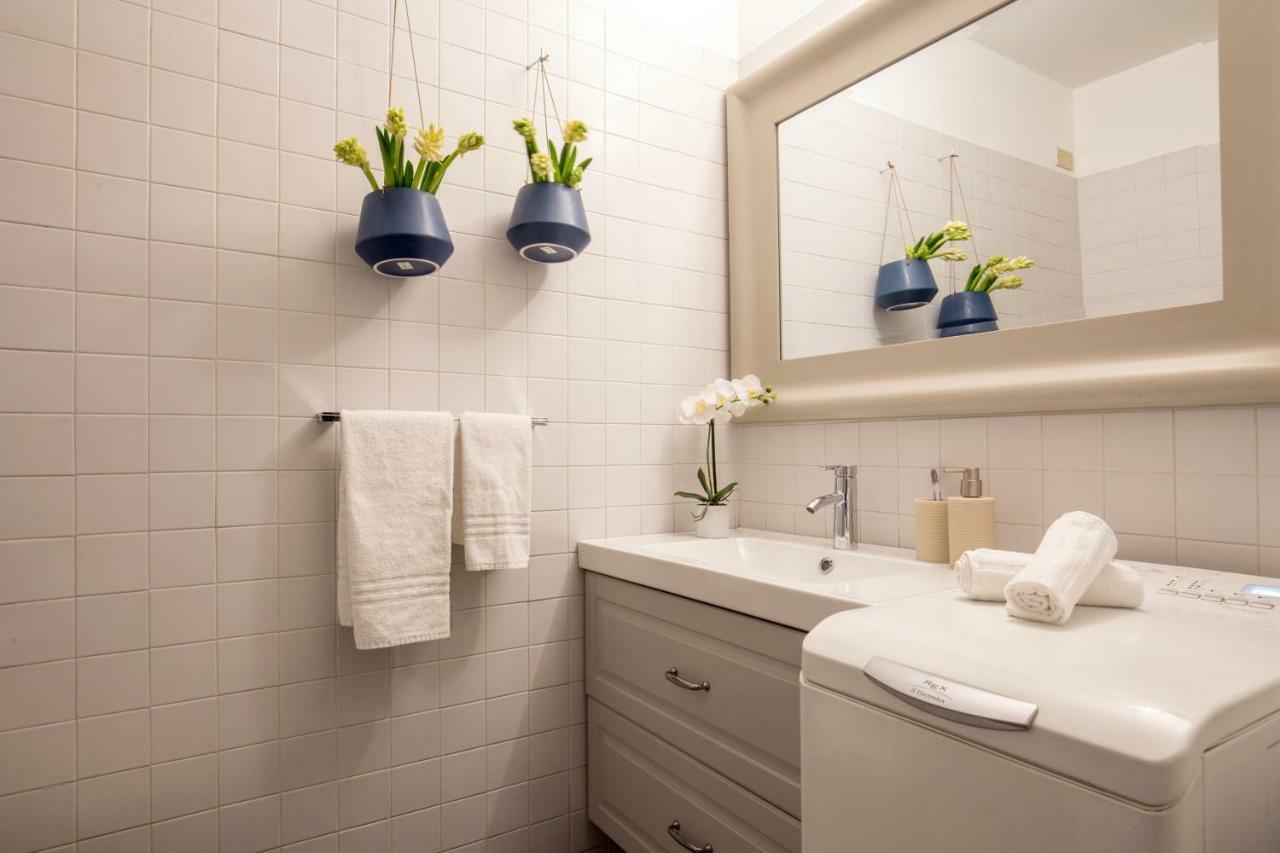 Daplace - Renzo Apartment Milan Bagian luar foto