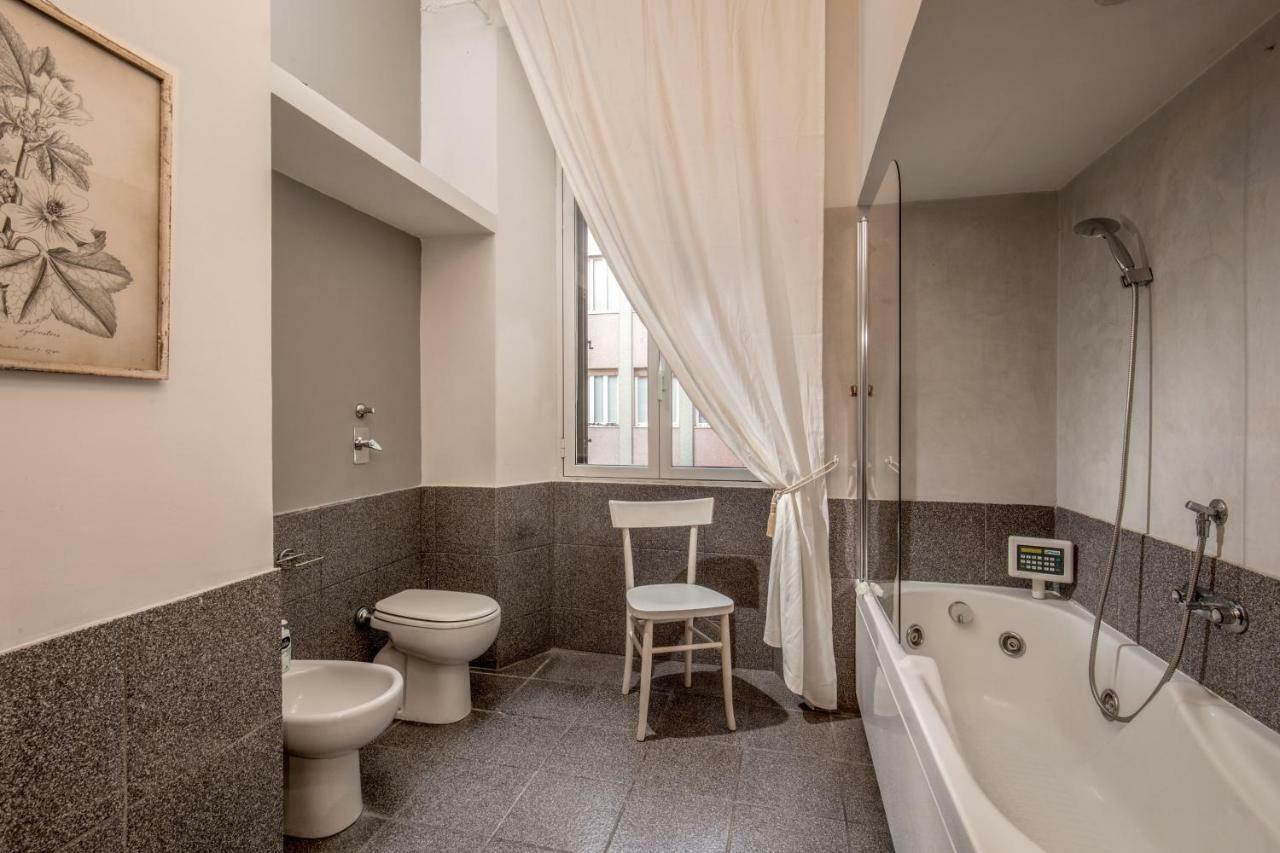 Daplace - Renzo Apartment Milan Bagian luar foto