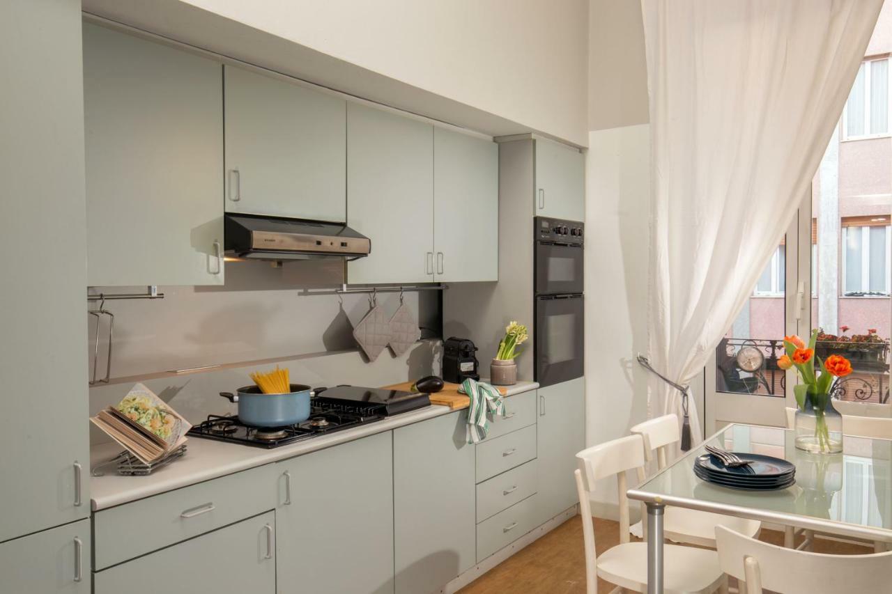 Daplace - Renzo Apartment Milan Bagian luar foto